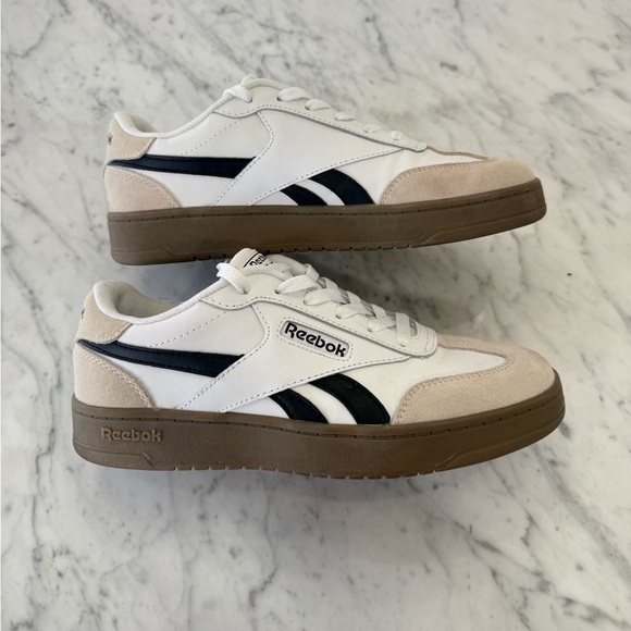 Reebok Shoes - EXCELLENT Reebok Women’s Forte Comfort White and Black Sneakers Size 9